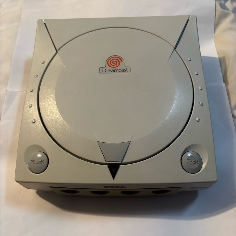 Sega Dreamcast Console, Cables, 2 Remotes, 1 Memory Card, Tested And Working